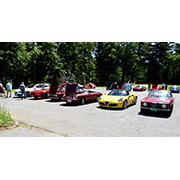 Several photos of the cars (and people) that participated in the event